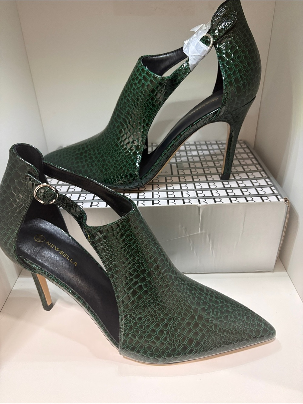 Women's Green Snake-Embossed Pointed Toe Heels